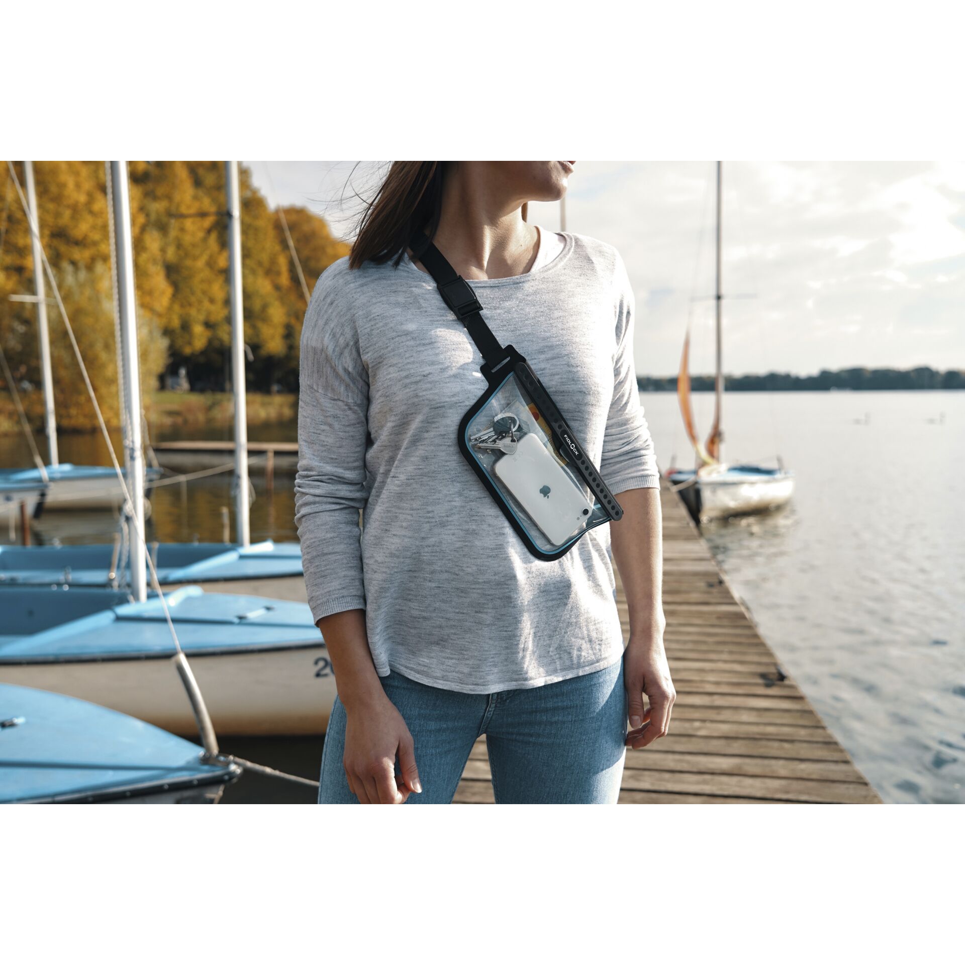 Uferpromenade, Langarm, Handtasche, Segelboot, Seebrücke