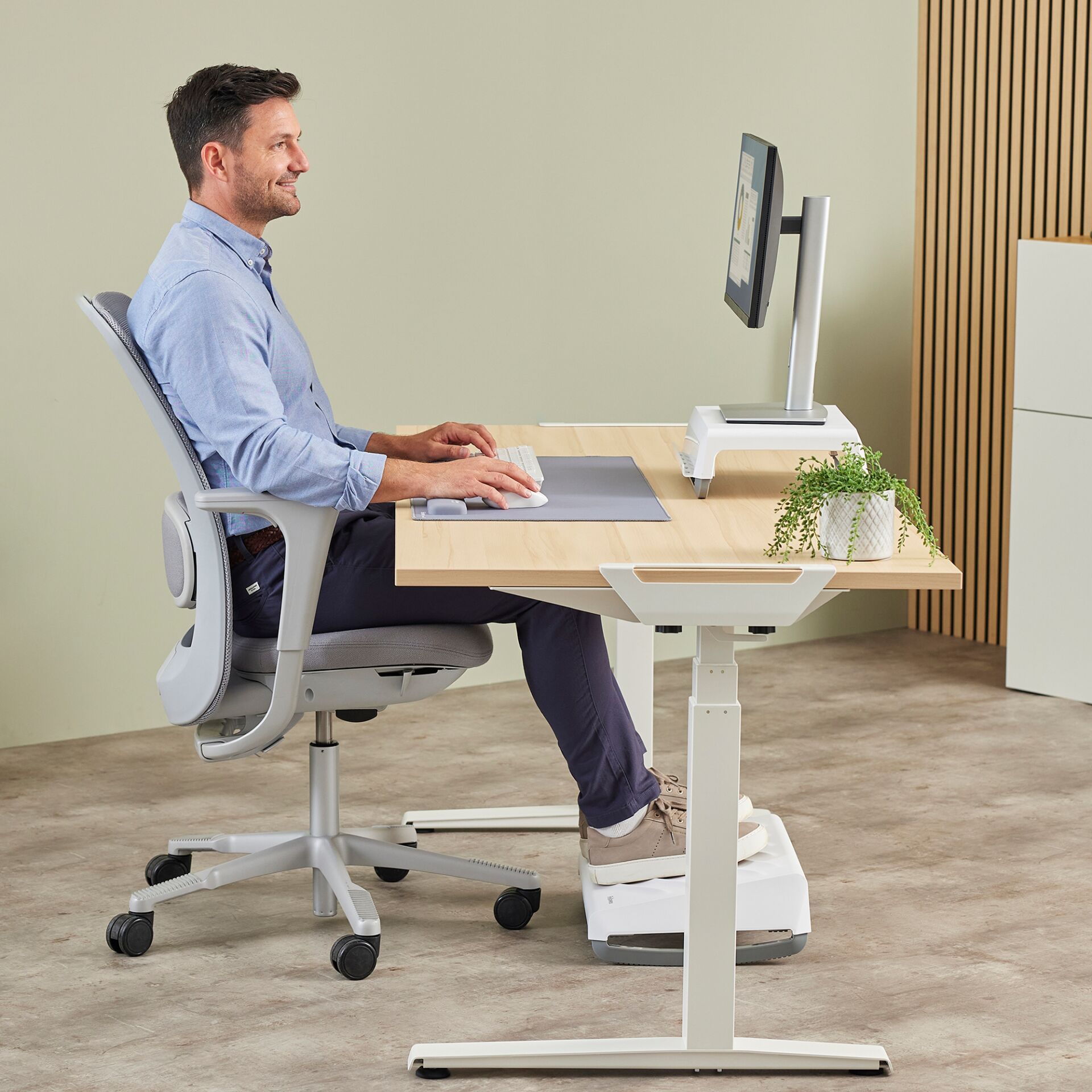 Moebel, Tabelle, Schreibtisch, Stuhl, Person