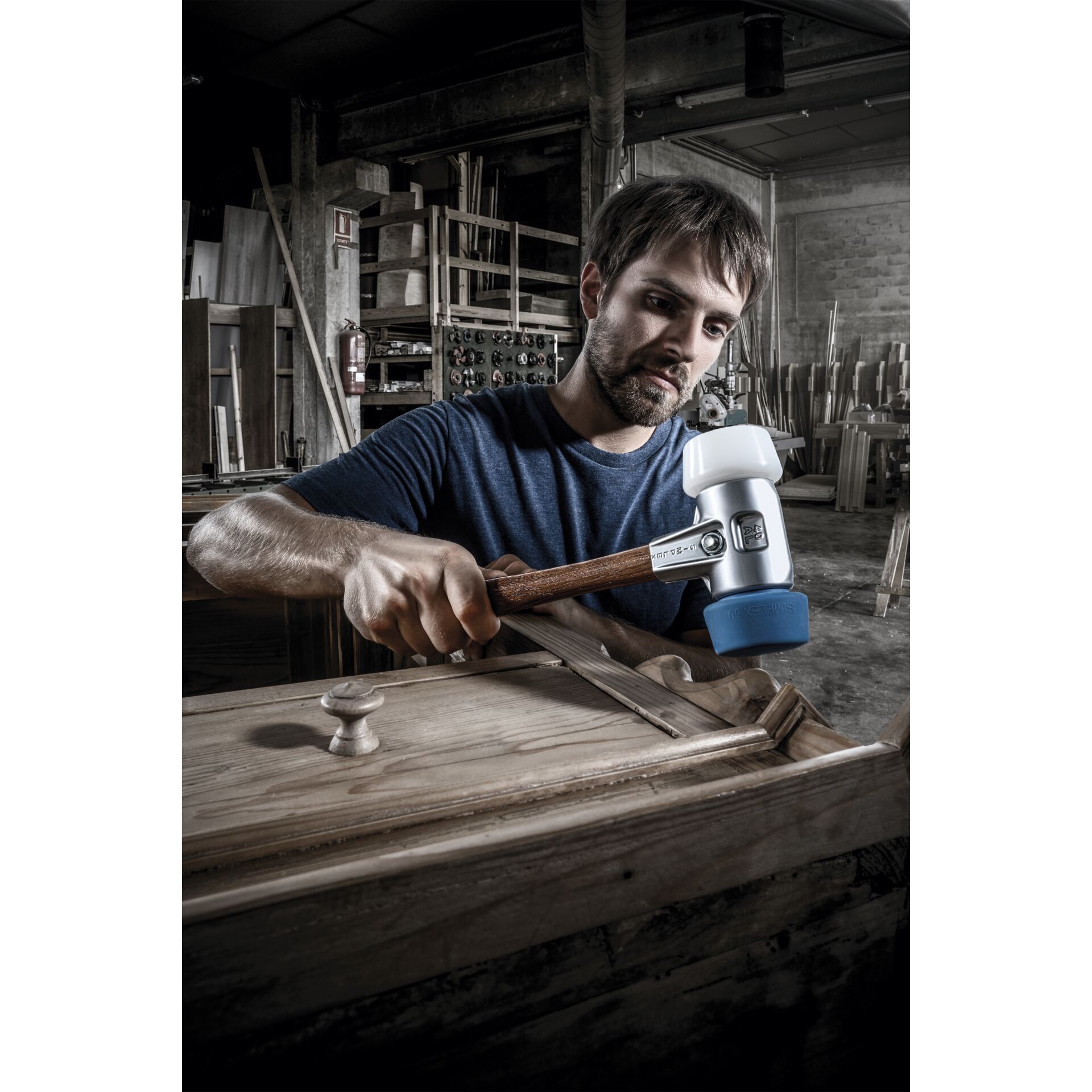 Hammer, Holzarbeit, Werkbank, Holz, Schnitzarbeiten