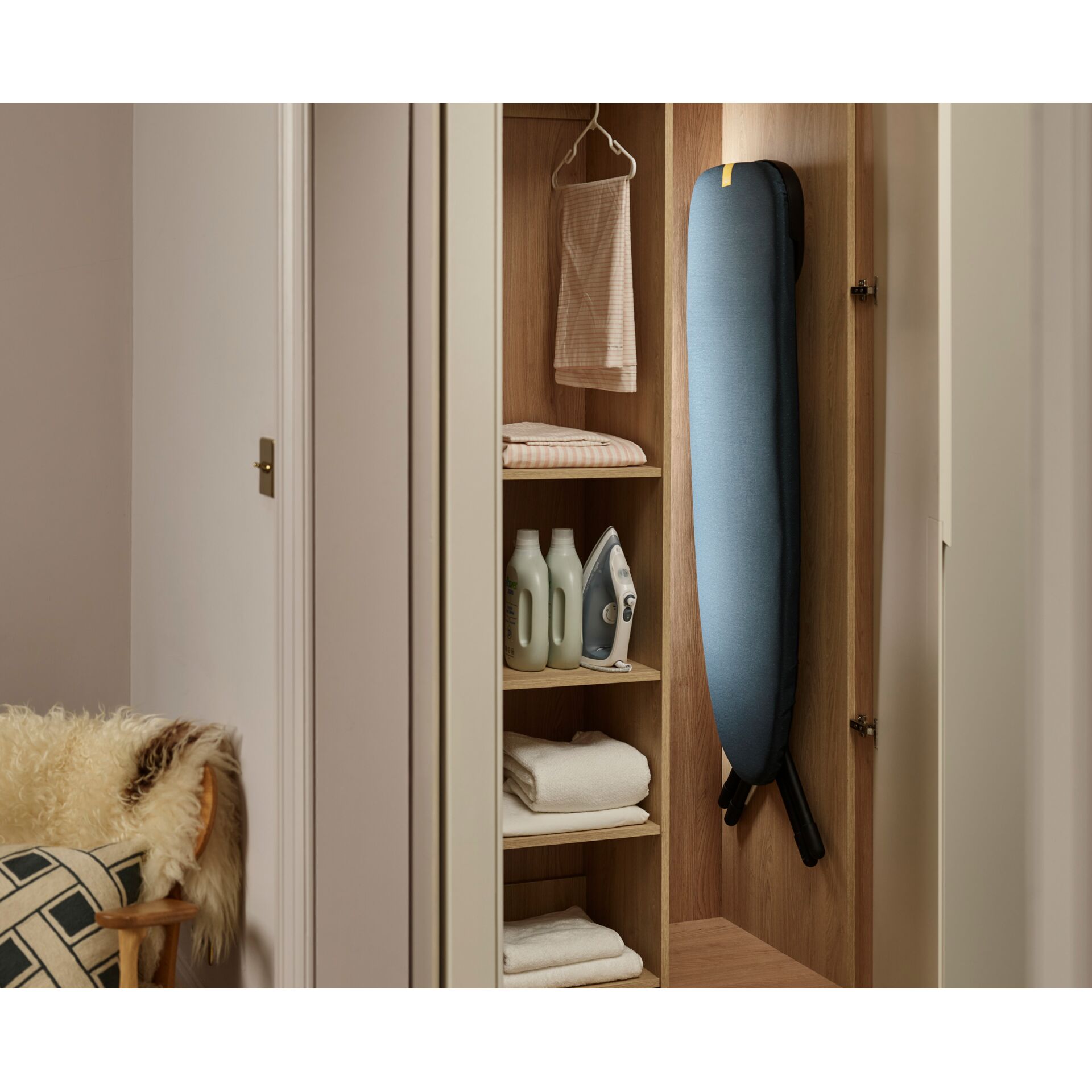 Innenarchitektur, Schrank, Mobiliar, Garderobe